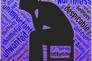 柑橘烏云？？歌詞解析：破碎美學(xué)與情感隱喻的詩意碰撞